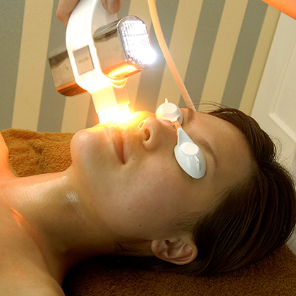フォトフェイシャル施術